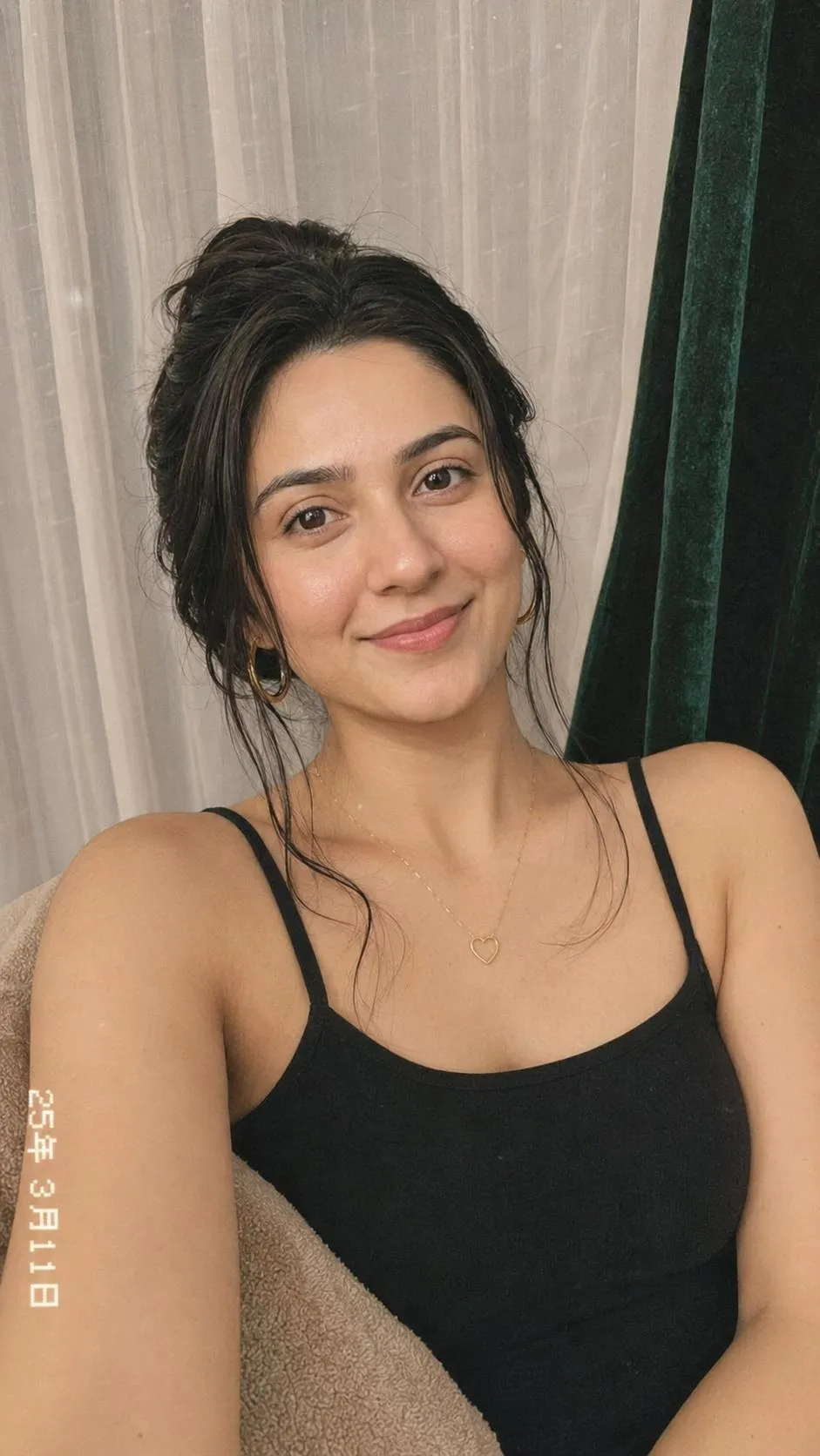 Hyper-Real 8K Selfie: Woman, Natural Skin, Soft Light - nano banana prompt for gemini ai image generation
