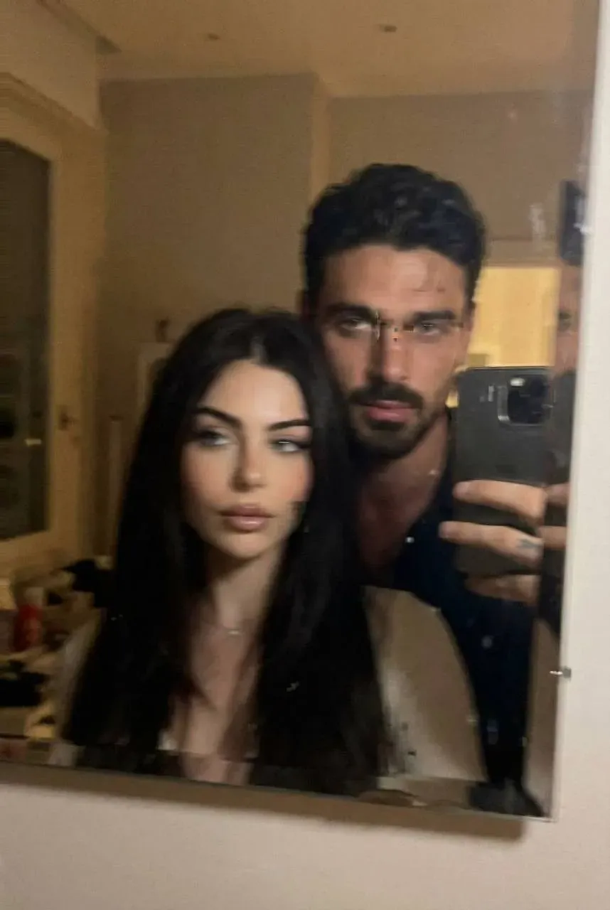 Accidental Mirror Photo AI Prompt — Two People [Gemini] - nano banana prompt for gemini ai image generation