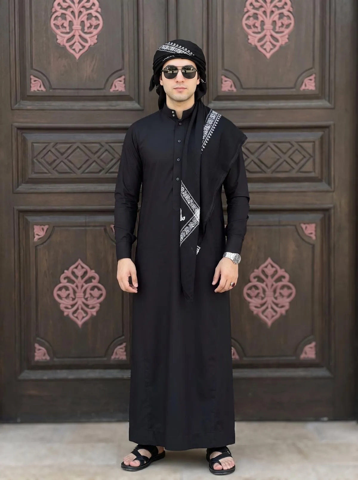 Cinematic Yemeni Shemagh & Qamis AI Portrait Prompt