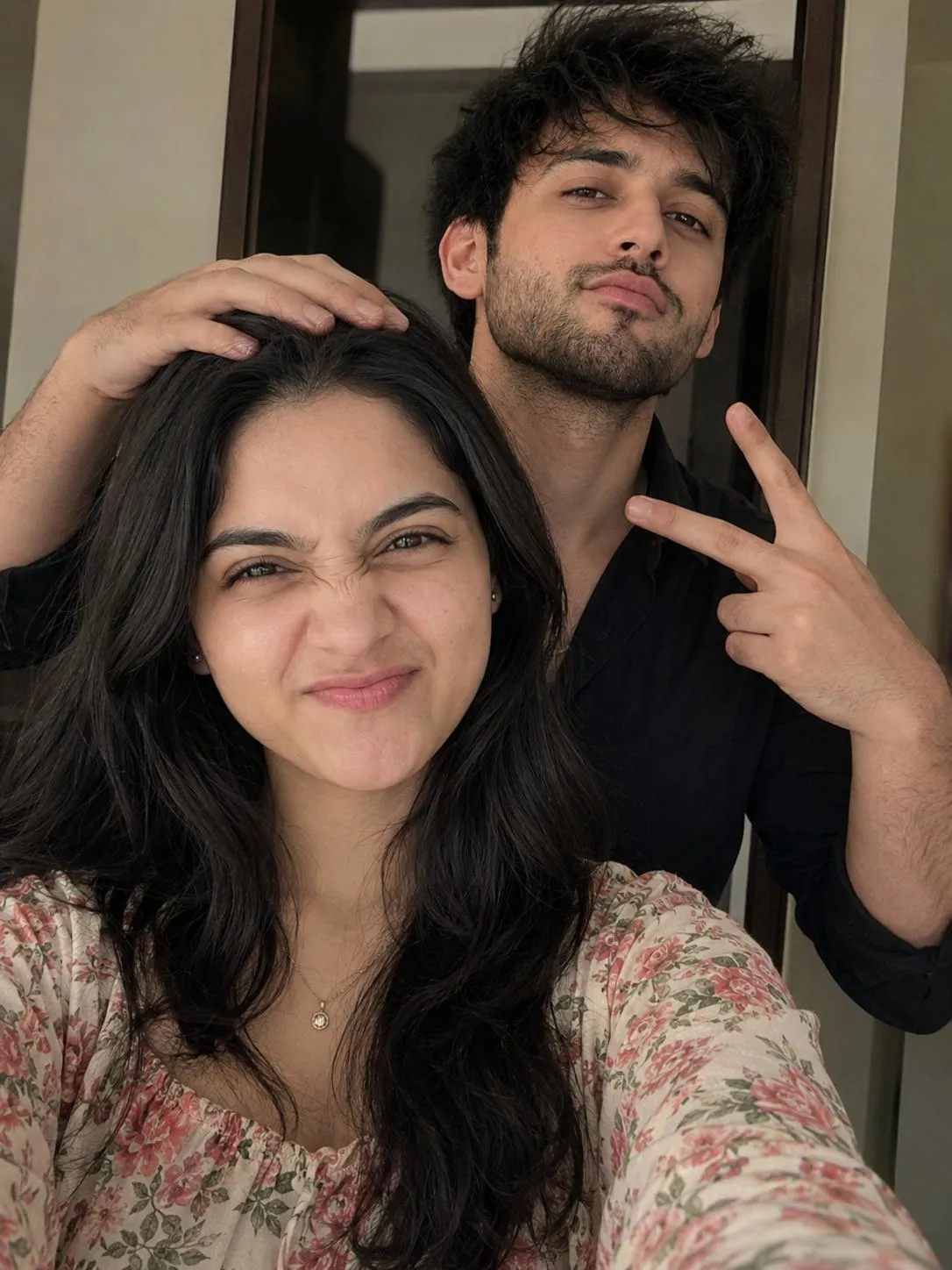 Couple Photo Prompt for AI Face Swap — AI generated image